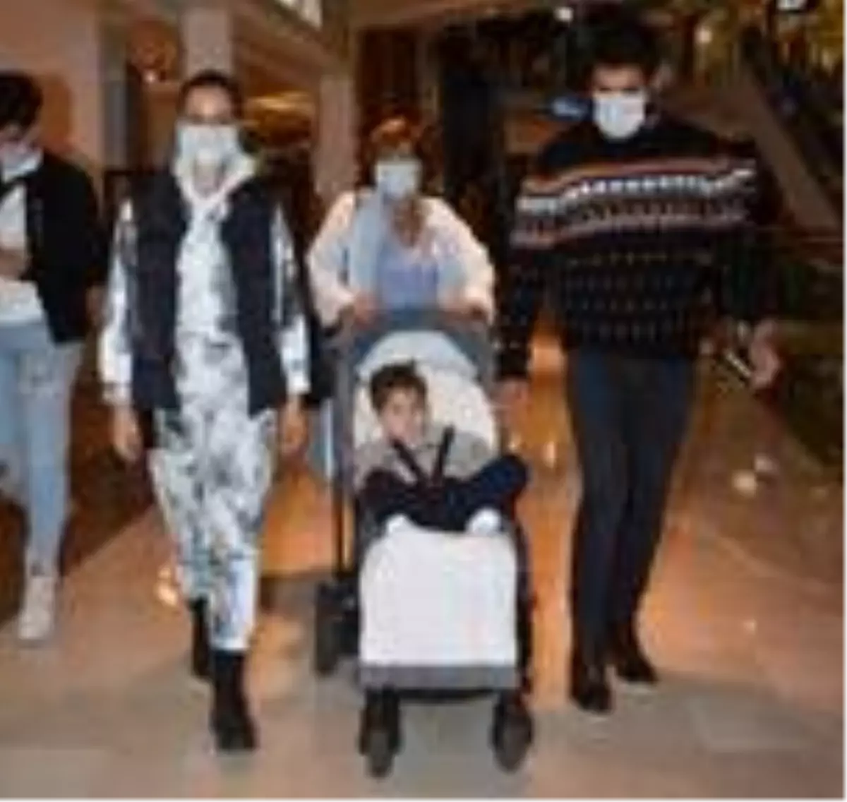 Özçivit ailesi alışverişte