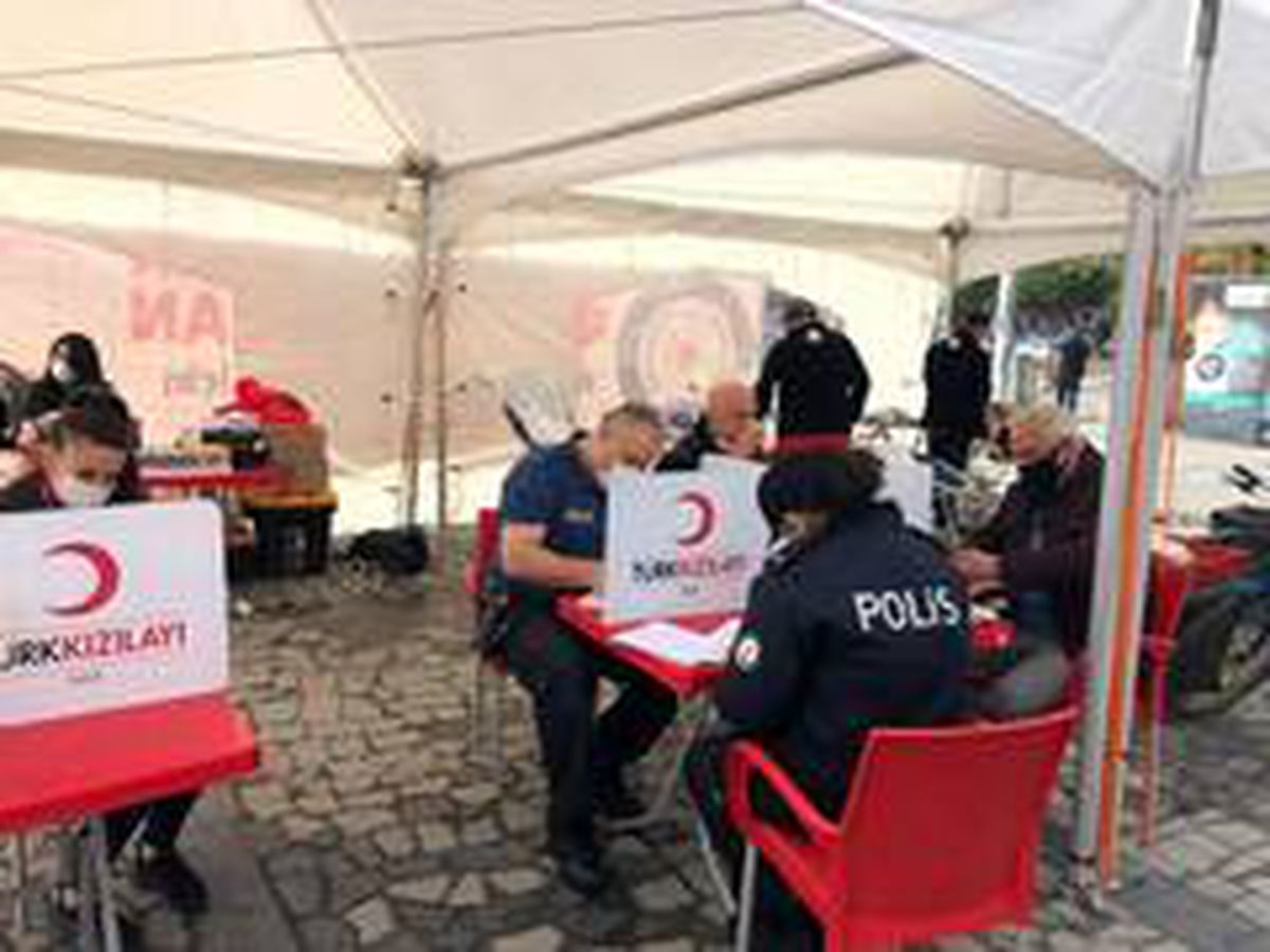 Son dakika haberleri | Polislerden Kızılay\'a kan bağışı