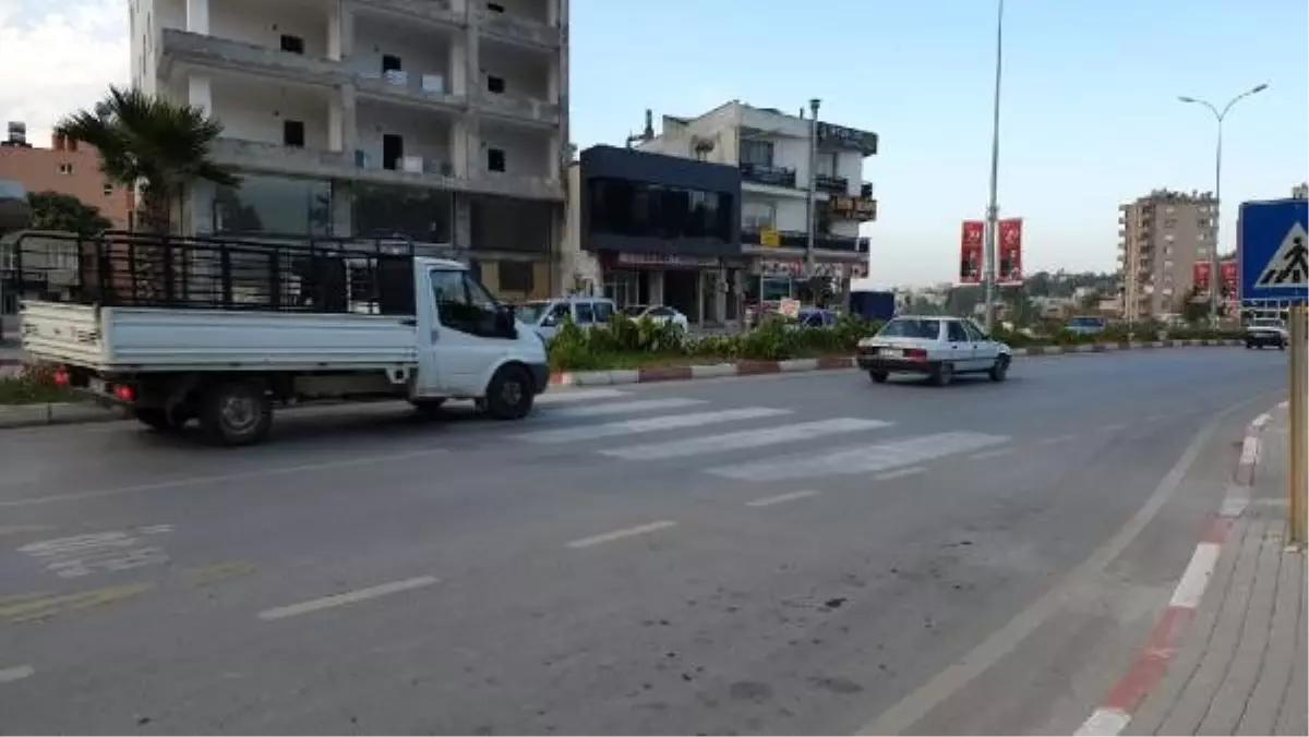 Son dakika haberi! Yaya geçidinde otomobilin çarptığı anne öldü, oğlu yaralandı