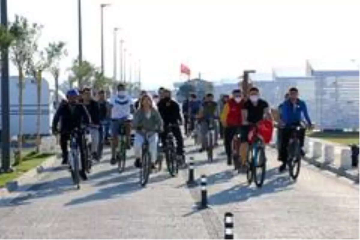 AK Parti Milletvekili Çokal, gençlerle pedal çevirdi