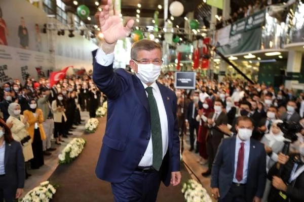 Davutoğlu, Gelecek Partisi'nin yeniden genel başkanı seçildi