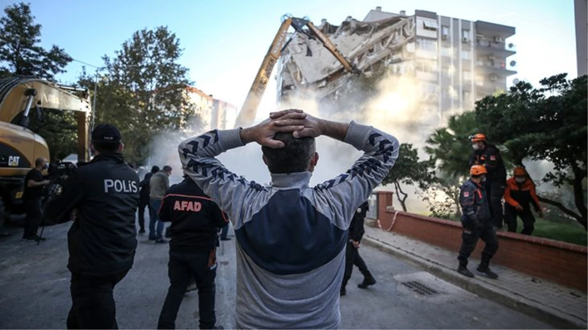 Depremde bir kısmı çöken Karagül Apartmanı kontrollü olarak yıkıldı