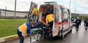 Kavşakta 2 otomobil çarpıştı: 8 yaralı