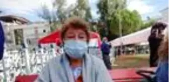 Koronavirüs nedeniyle ayrıldığı evinin depremde yıkıldığını gördü, komşuları için gözyaşı döktü