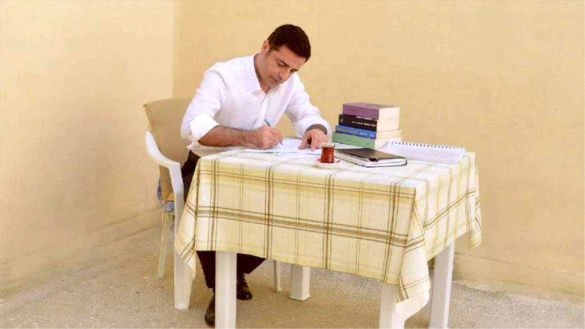 Selahattin Demirtaş\'tan İzmir depremi paylaşımı: Dualarım, tüm kalbim seninle İzmir