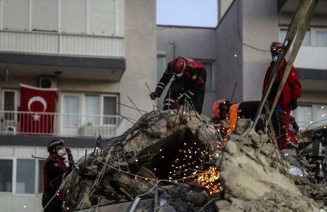 Son Dakika: zmir'de meydana gelen 6,6 byklndeki depremde l says 60'a ykseldi