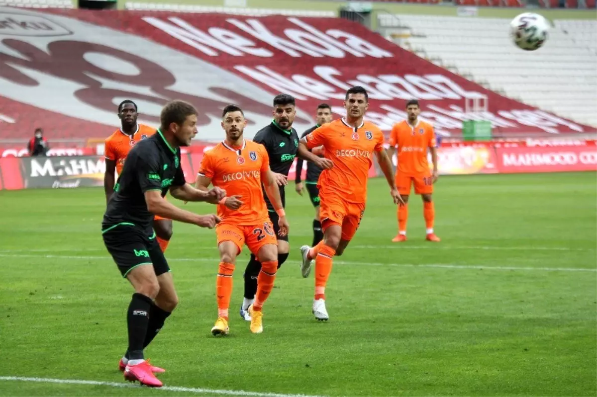 Süper Lig: Konyaspor: 0 M. Başakşehir: 1 (İlk yarı)