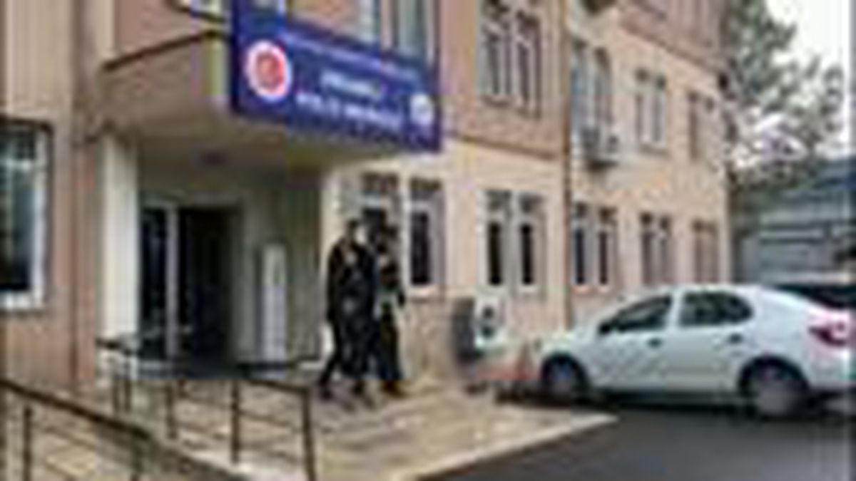 Tuzla\'da panelvan çalan şüpheli kamerada
