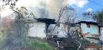 Son dakika haberi! ÜMRANİYE'DE GECEKONDU YANDI