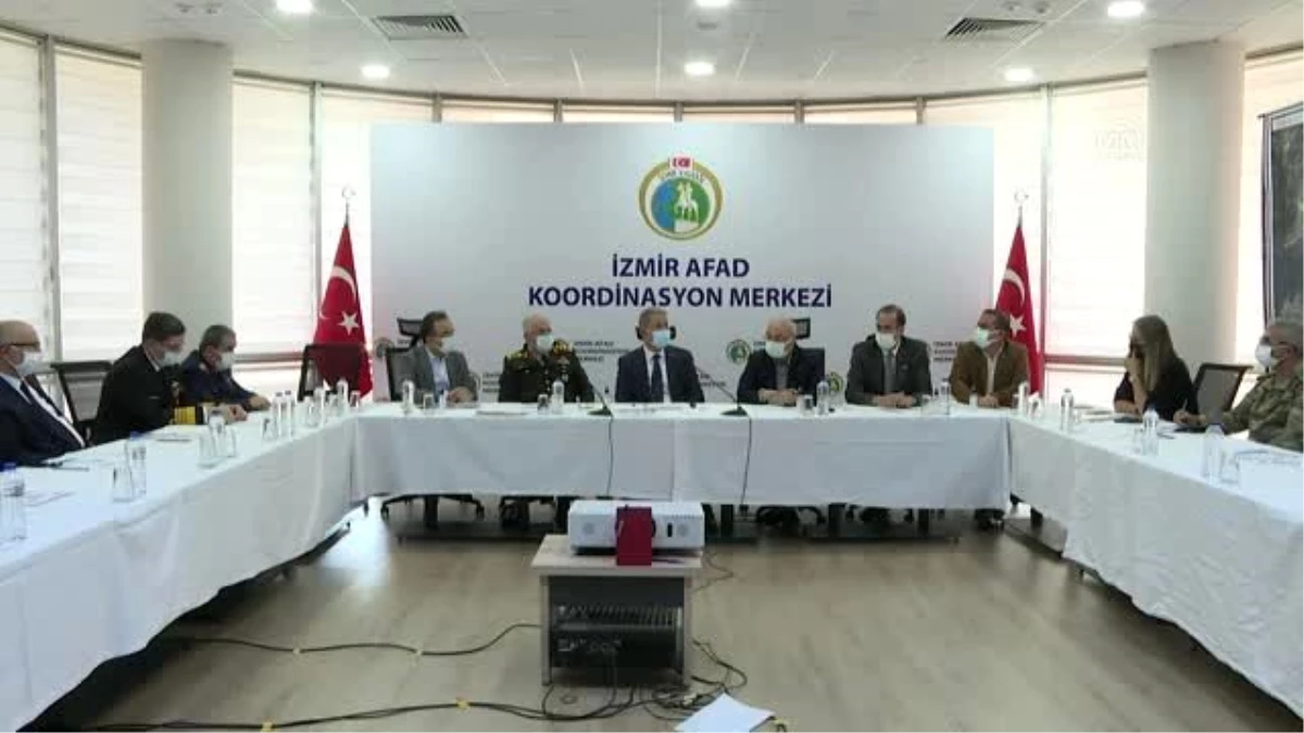 Milli Savunma Bakanı Akar İzmir AFAD Koordinasyon Merkezi\'nde açıklama yaptı Açıklaması