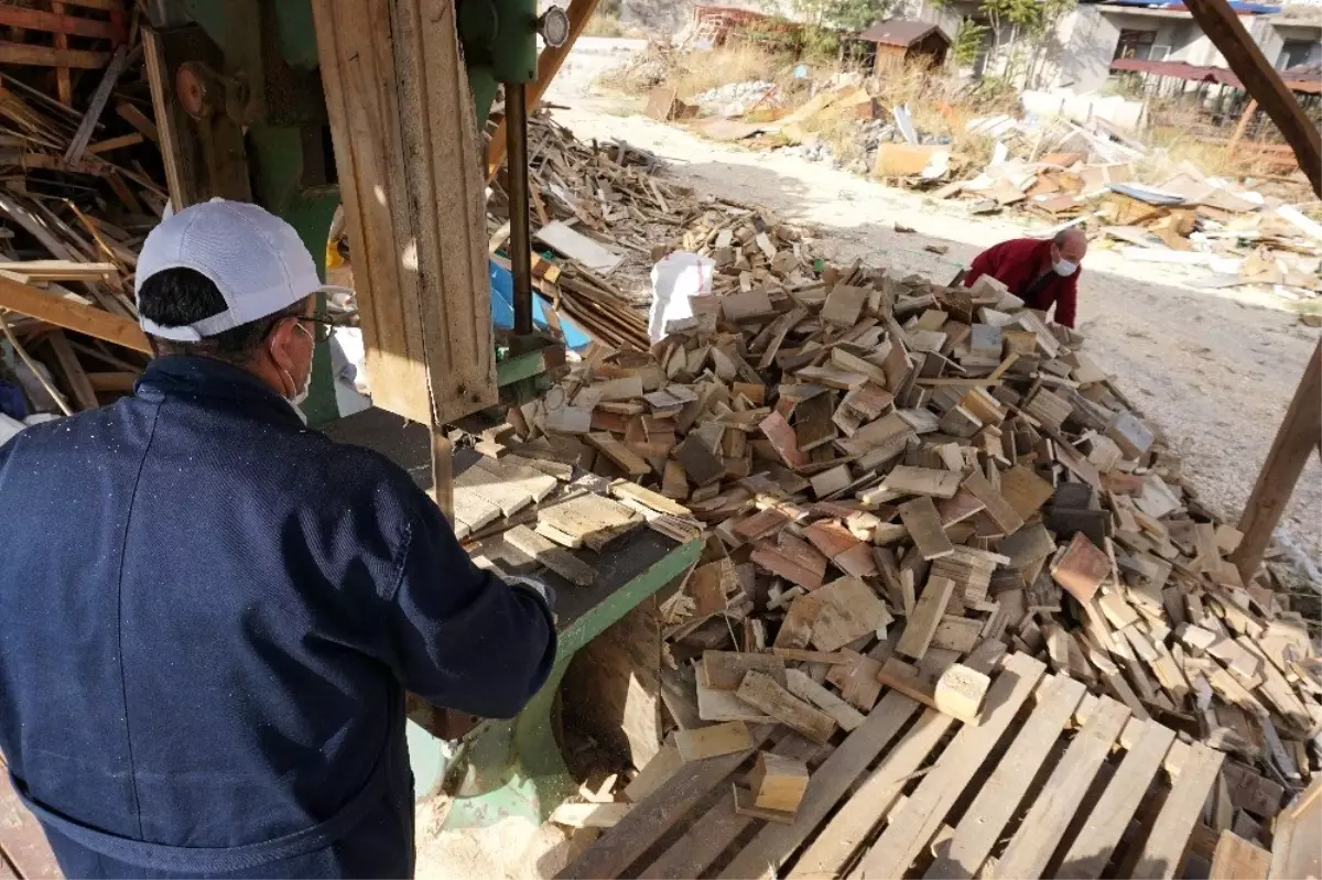 Beypazarı Belediyesi\'nden vatandaşlara kışlık odun yardımı