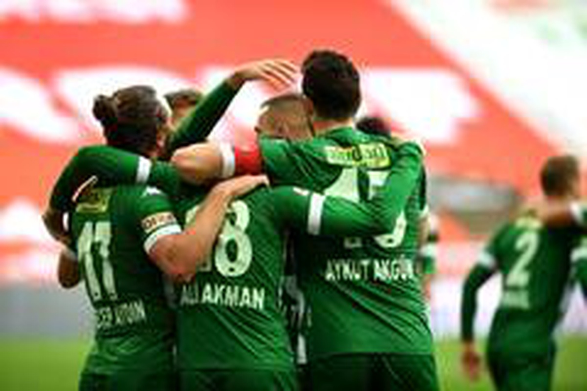 Bursaspor ile Karşıyaka 10 yıl sonra karşı karşıya gelecek