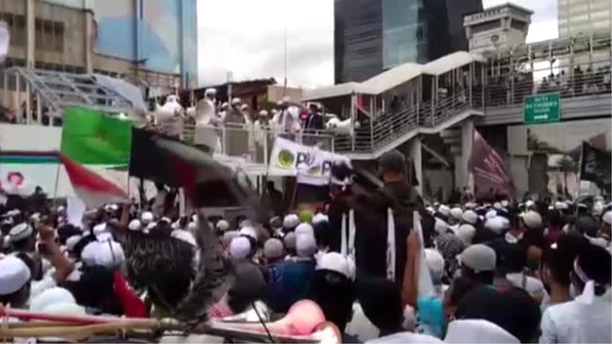 Son dakika haberi... Endonezya\'da Fransa Cumhurbaşkanı Macron\'un İslam karşıtı açıklamaları protesto edildi (3)