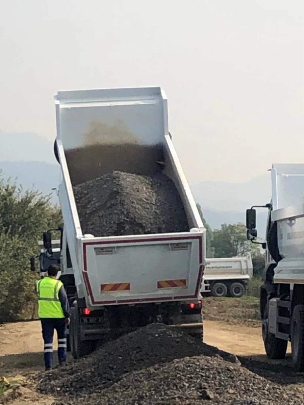 Gürsu\'da tarıma giden yollar iyileştiriliyor