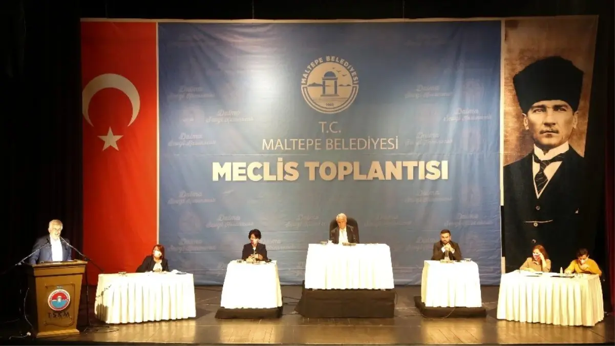 İzmir depreminde hayatını kaybedenler Maltepe Belediye Meclisi\'nde anıldı