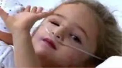 izmir depreminin simgesi olan elif bebek tedavi gordugu hastaneden tum turkiye ye el salladi son dakika