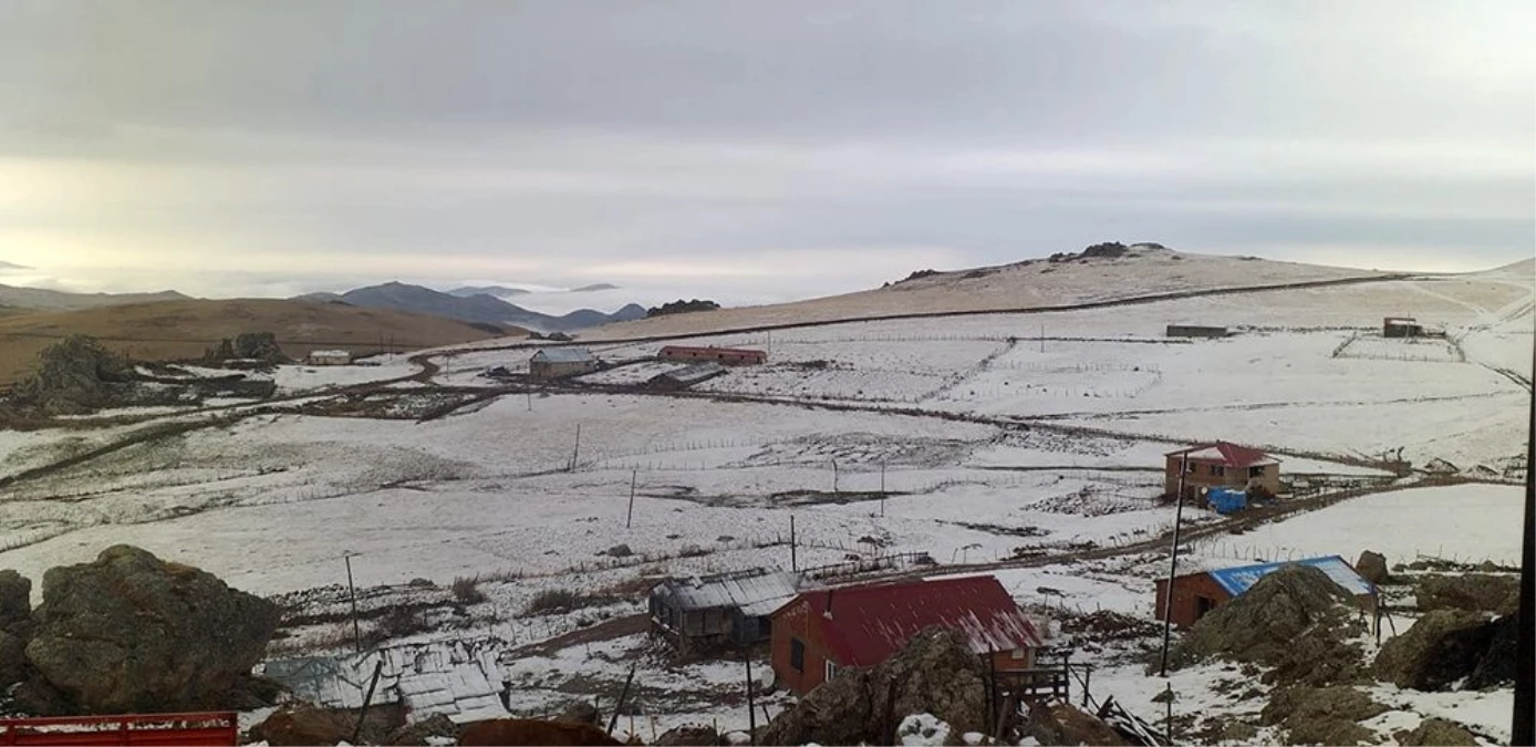 Karagöl Dağı\'na mevsimin ilk karı yağdı