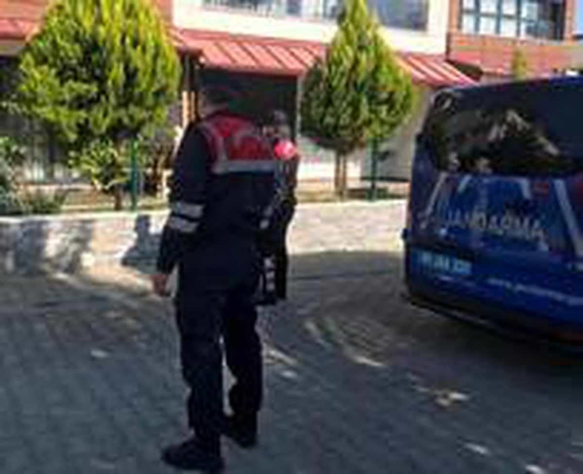 Kuşadası\'nda sahte alkol üreten 5 kişi yakalandı