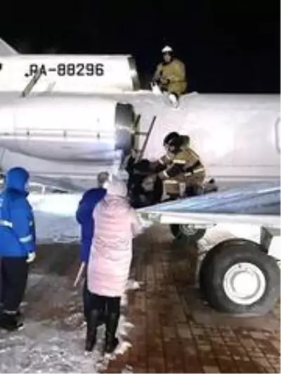 Rusya'da uçak türbinine sıkışan çocuk kurtarıldı Rusya'da uçak türbinine sıkışan çocuk kurtarıldı