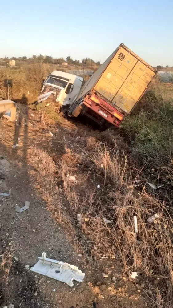 Şarampole uçan tır sürüsü ağır yaralandı