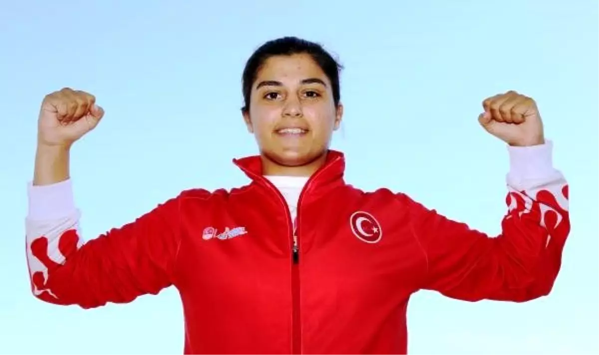 Türk boks tarihinin en başarılı sporcusu Busenaz Sürmeneli (YENİDEN)