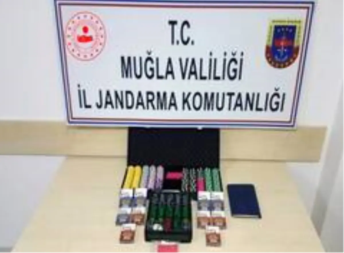 Muğla\'da villada kumar oynayan 19 kişiye, 82 bin 920 lira ceza kesildi