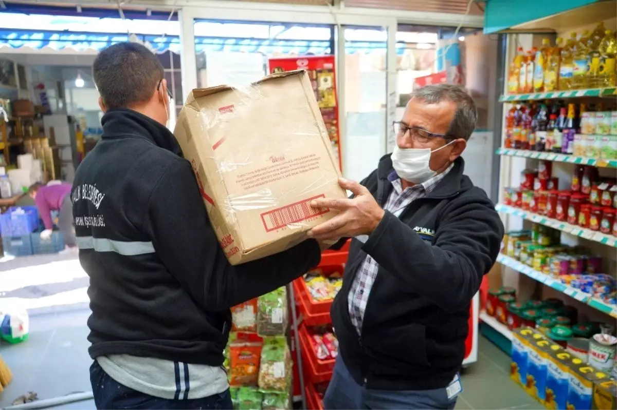 Ayvalıklılar "İzmir depremzedeleri" için seferber oldu