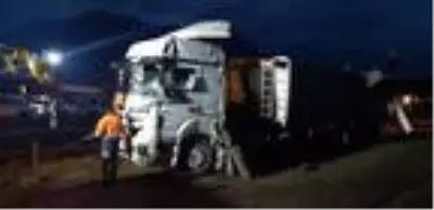 Son dakika haber! Bitlis'te yolcu otobüsü ile TIR çarpıştı: 2 ölü, 12 yaralı Son dakika haber! Bitlis'te yolcu otobüsü ile TIR çarpıştı: 2 ölü, 12 yaralı