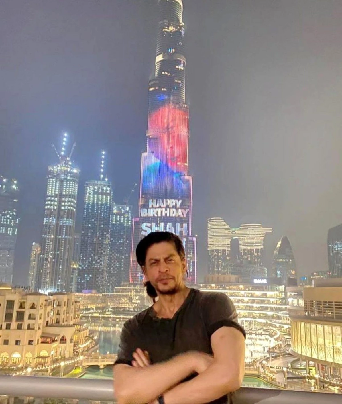 Burc Halife\'de, Bollywood yıldızı Şah Rukh Khan\'ın doğum günü kutladı