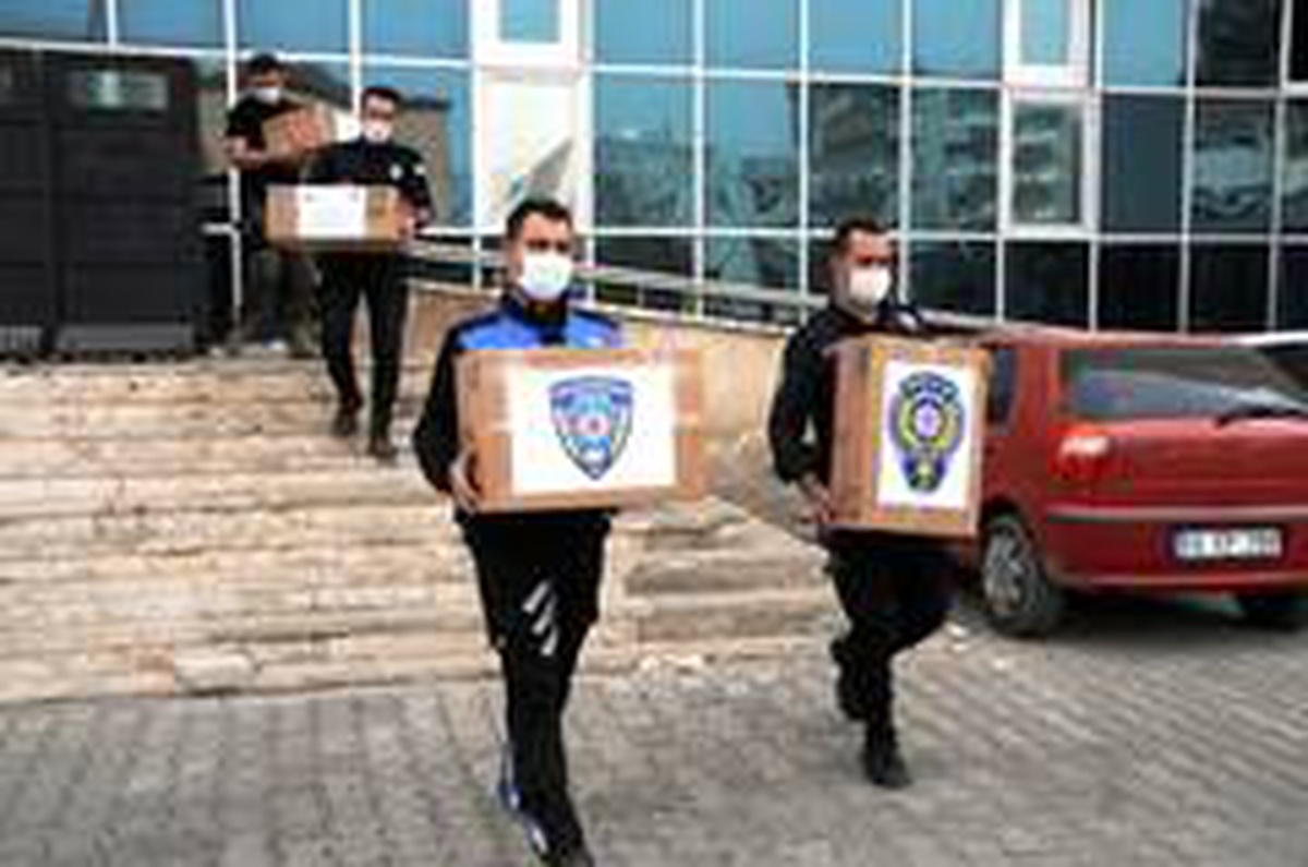 Cizre polisi İzmirli depremzedelere yardım kolisi gönderdi