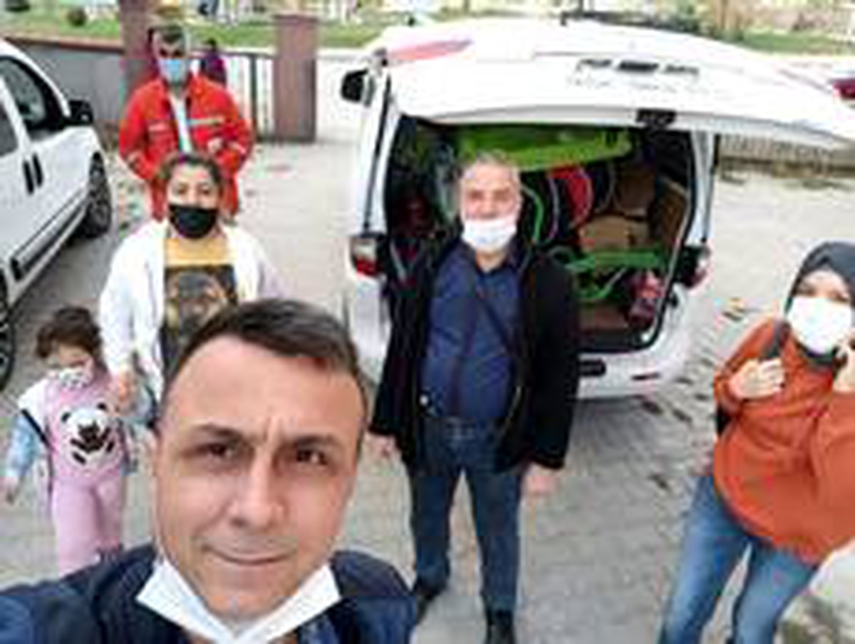 İşlerinden kalan zamanlarını yardımlaşmaya ayırıyorlar