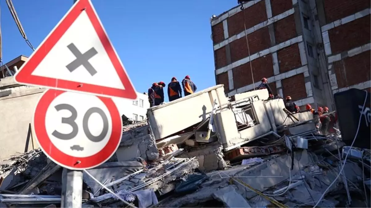 İzmir depreminde hayatını kaybedenlerin isimleri belli oluyor