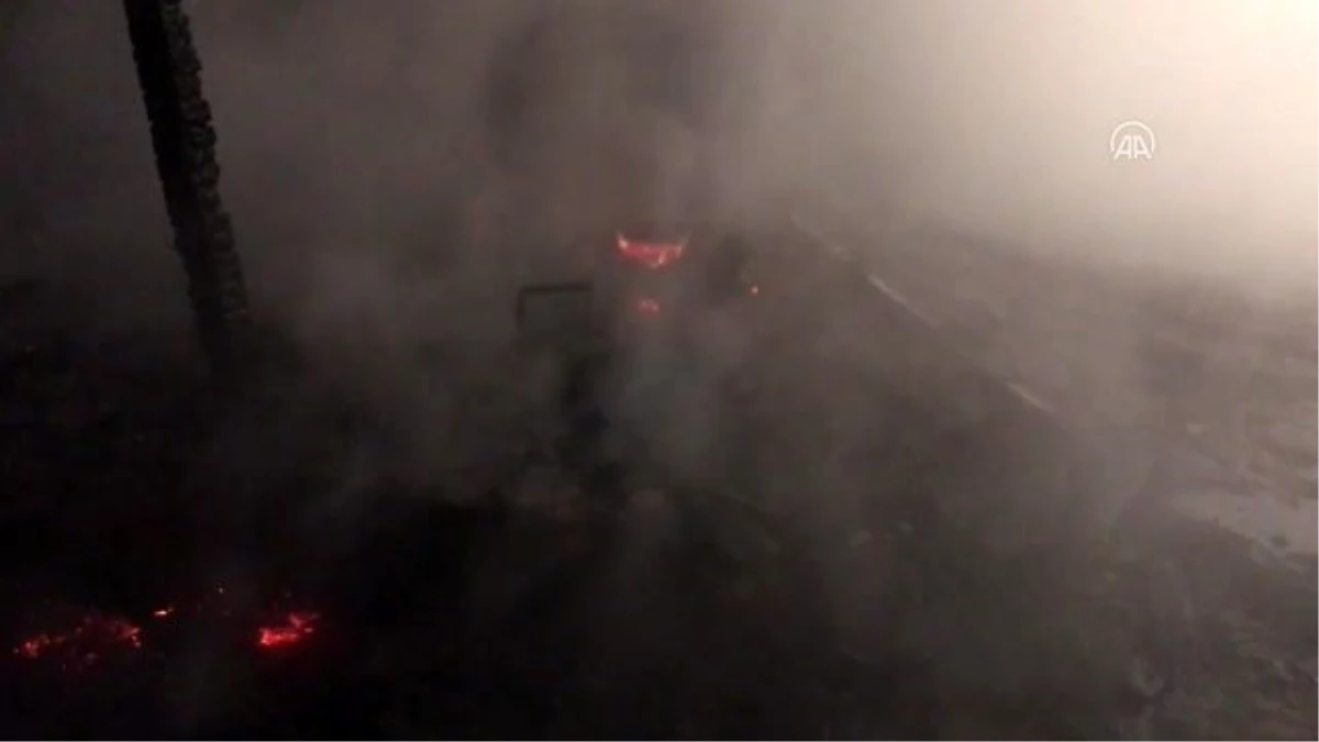 Kocaeli\'de ev yangınında 2 çocuk dumandan etkilendi