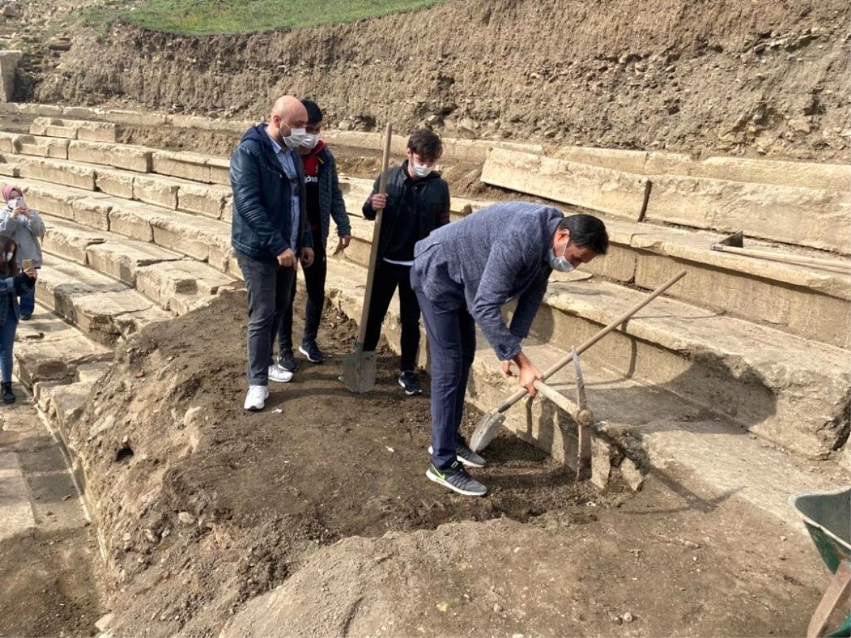 Öğrencilerden kazı çalışmalarına destek