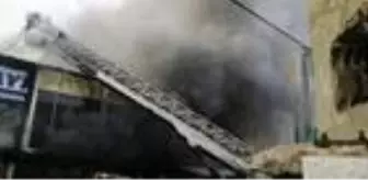 Özalp halk pazarında yangın