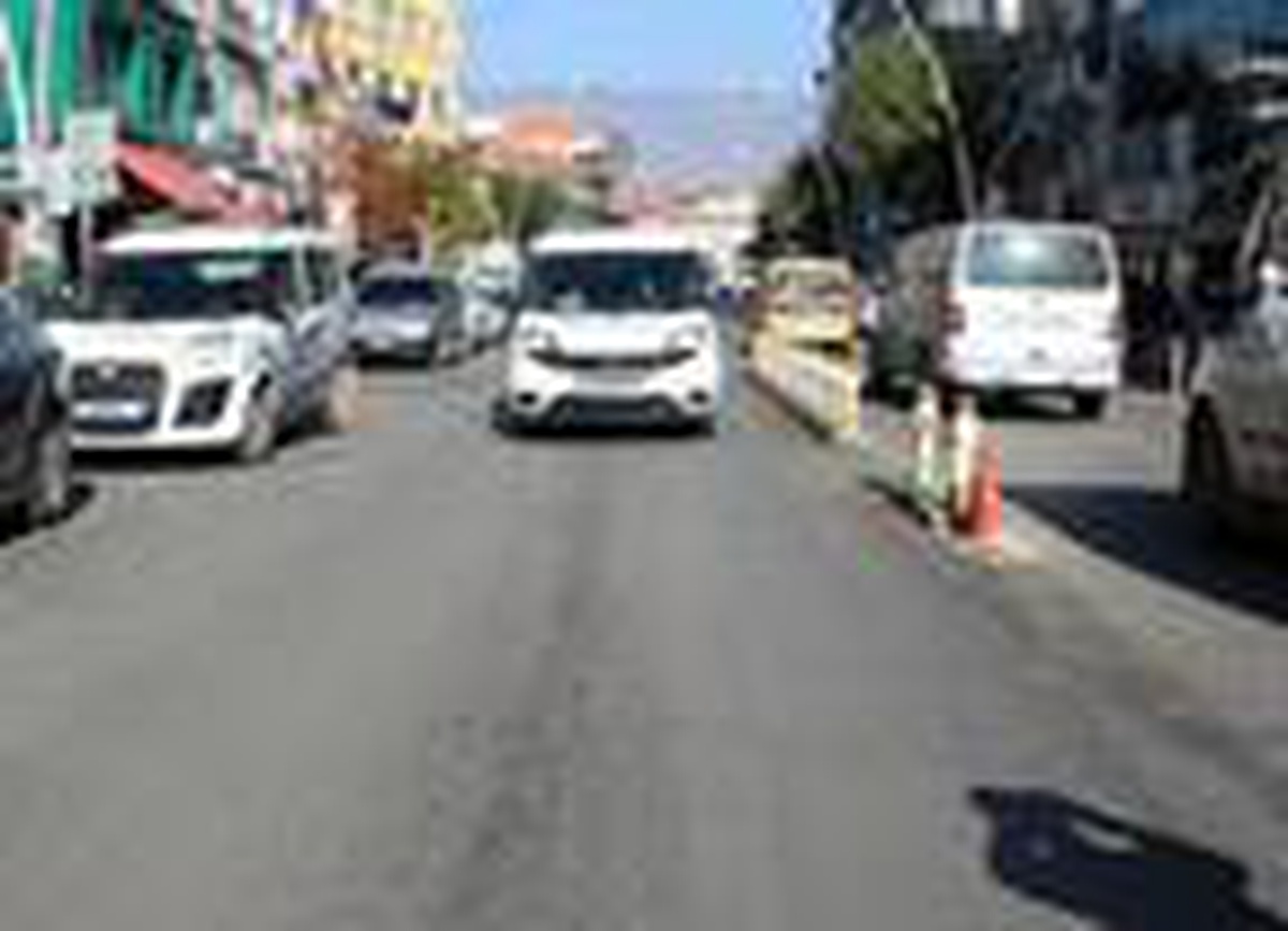 Polis megafonundan maske ve sosyal mesafe uyarısı