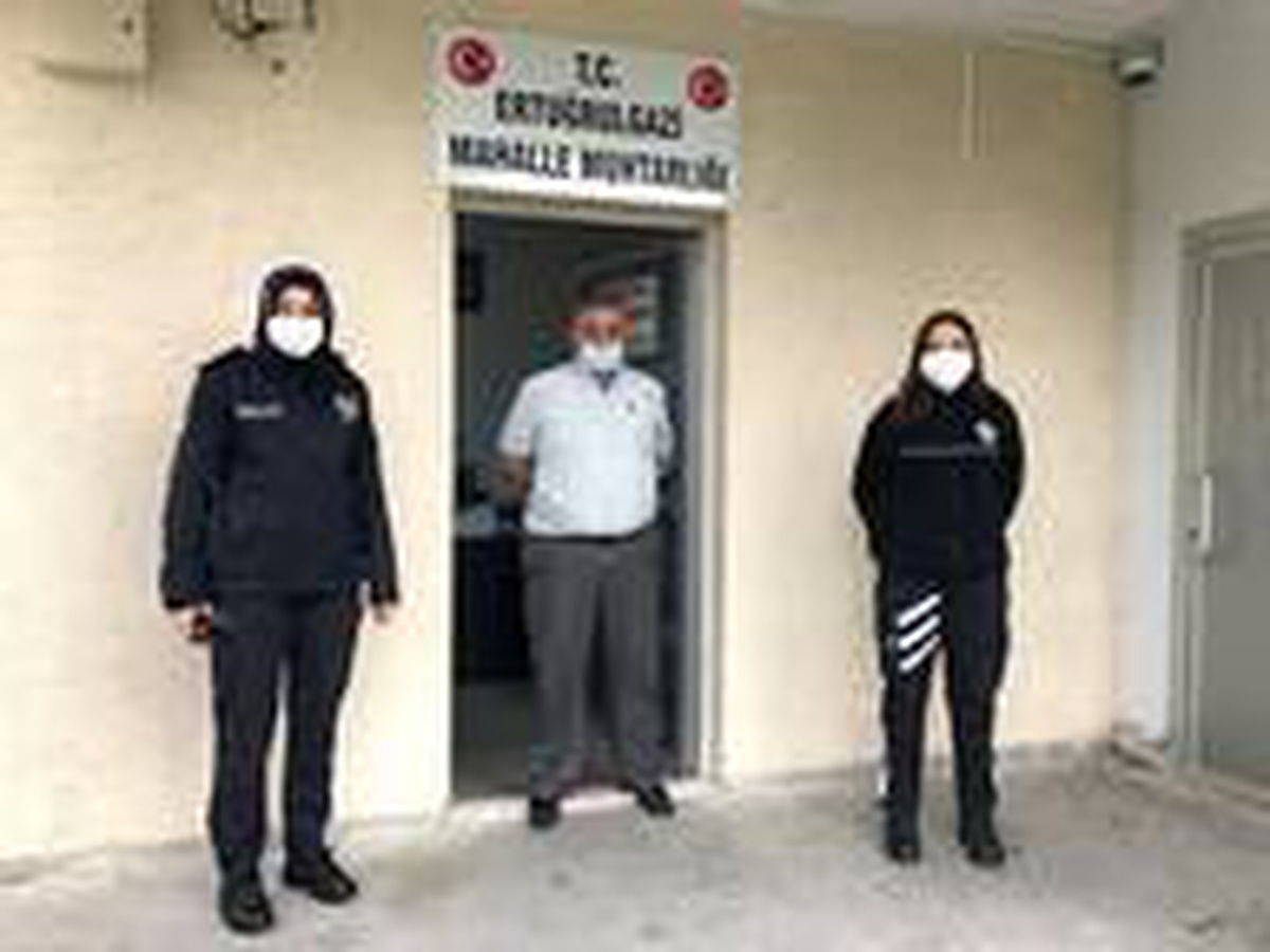 Polisler huzurun arttırılması için muhtarlarla bir araya geldi