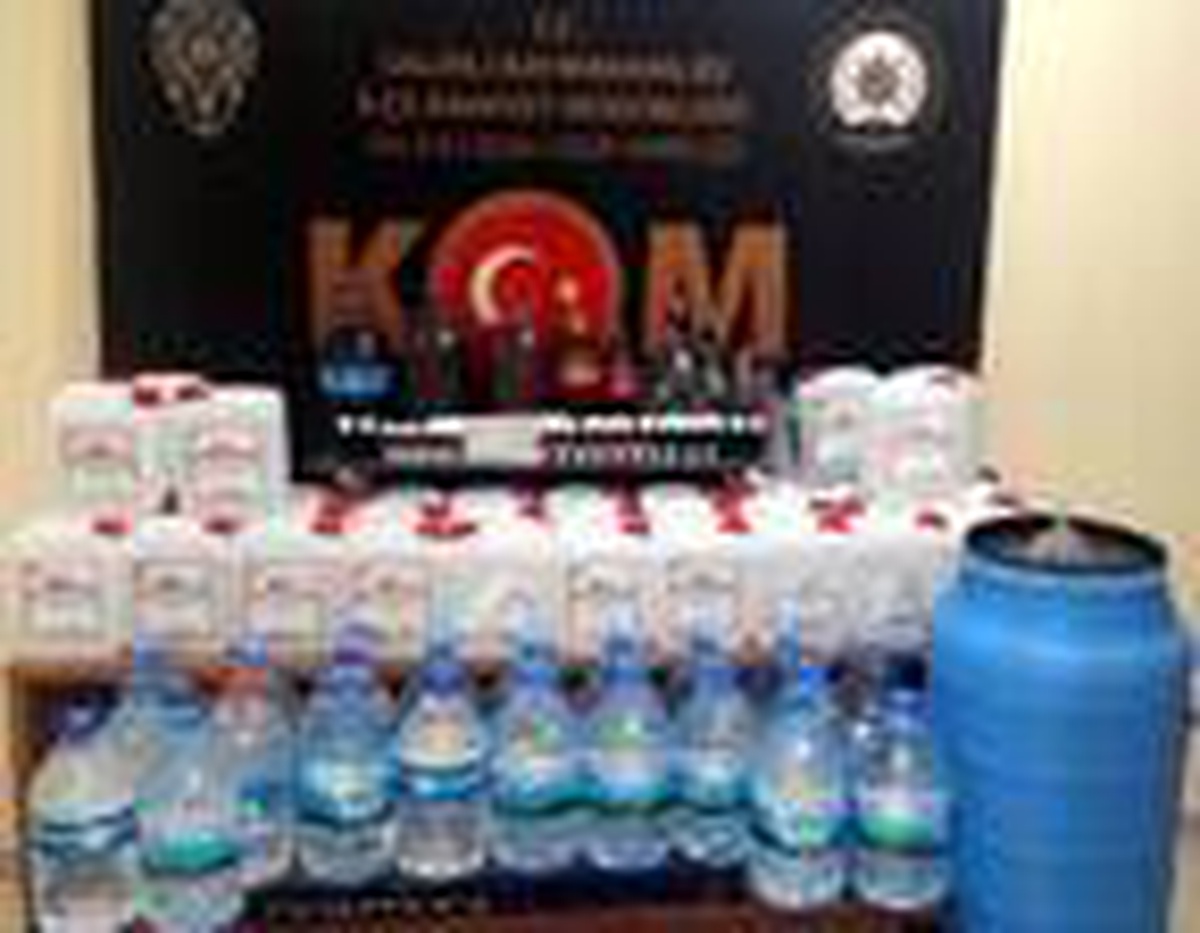 Son dakika haber... Salihli\'de sahte içki operasyonu: 4 gözaltı