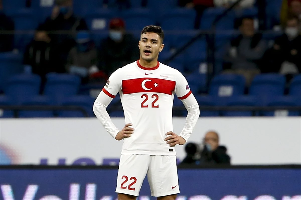 Schalke yöneticisi, Milan\'ın Ozan Kabak için teklif yaptığını söyledi