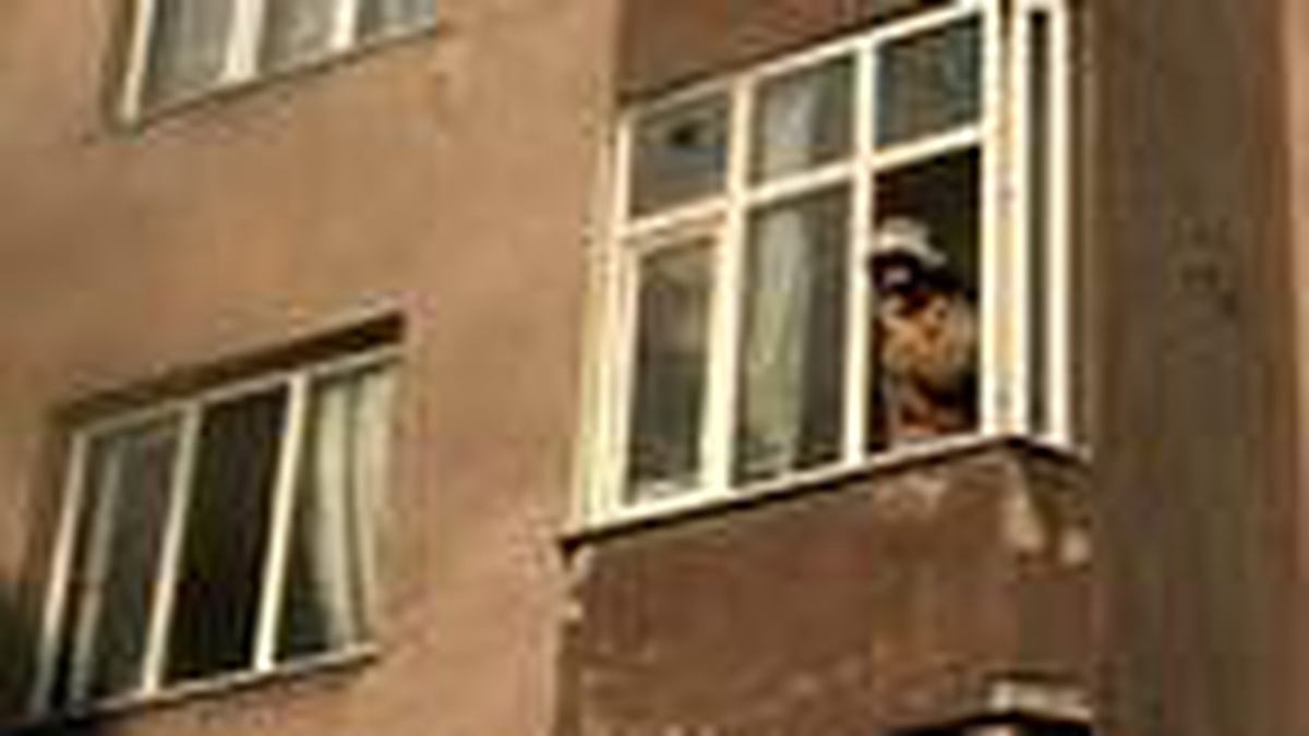 Sultangazi\'de yangında mahsur kalan 30 kişi kurtarıldı