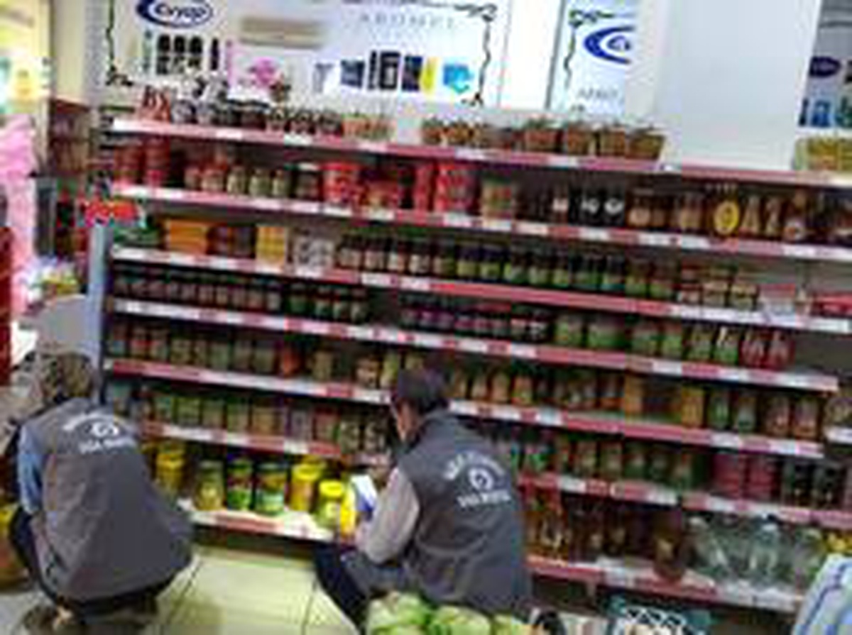 Bağlar\'da tarihi geçen gıdaları satmaya çalışan iş yerlerine işlem yapıldı