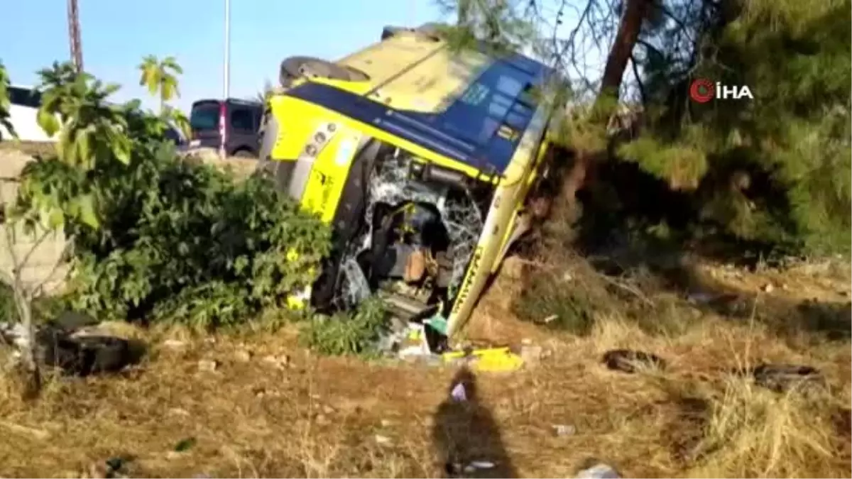 Yoldan çıkan halk otobüsü önce refüje çarptı ardından şarampole devrildi: 14 yaralı