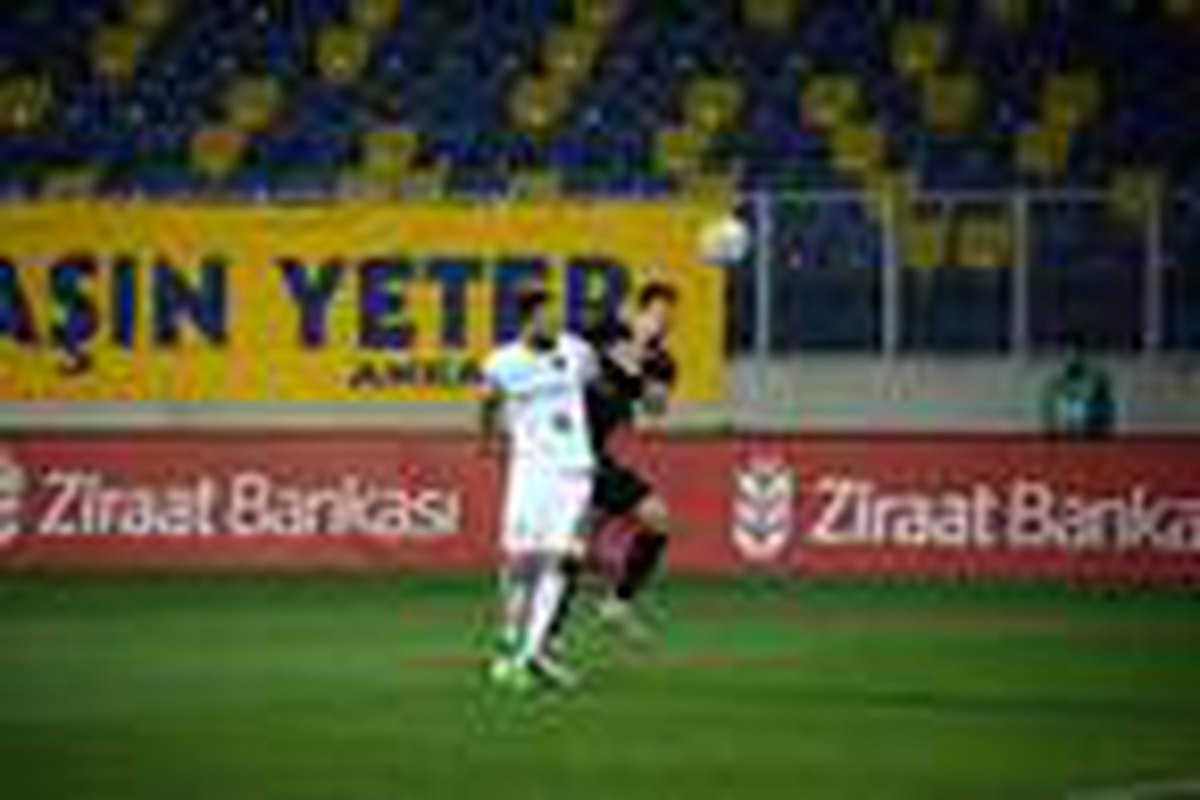 Batuhan Yayıkcı rakip forvetlere geçit vermiyor