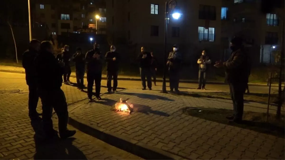 Son dakika! Bir mahalle sokağa indi: 397 dairenin doğal gazının bağlanmamasını protesto etti