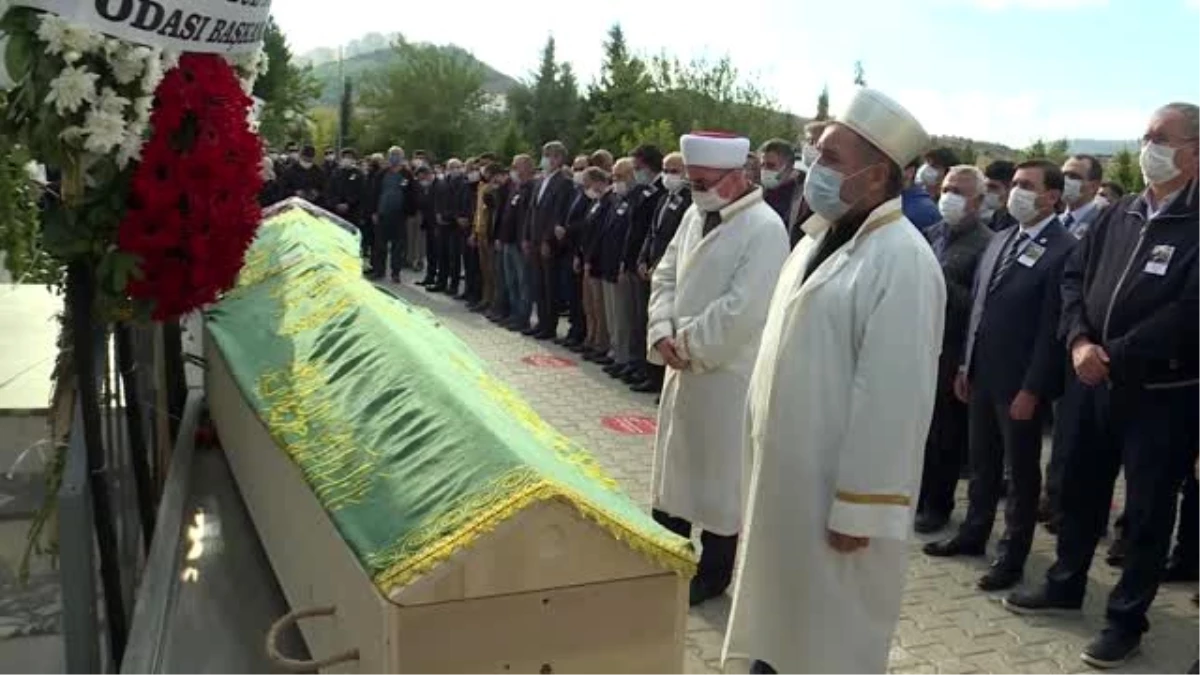 Depremde hayatını kaybedenler son yolculuklarına uğurlanıyor