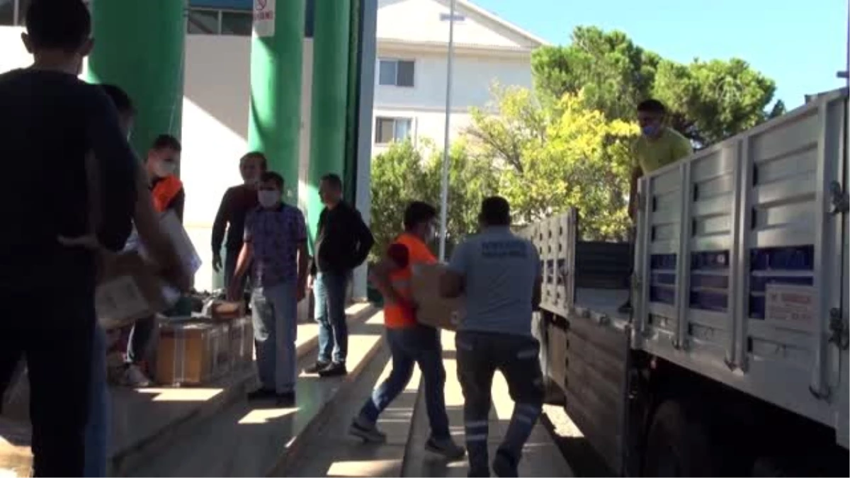 Fethiye\'den İzmir\'deki depremzedelere yardım malzemesi gönderildi