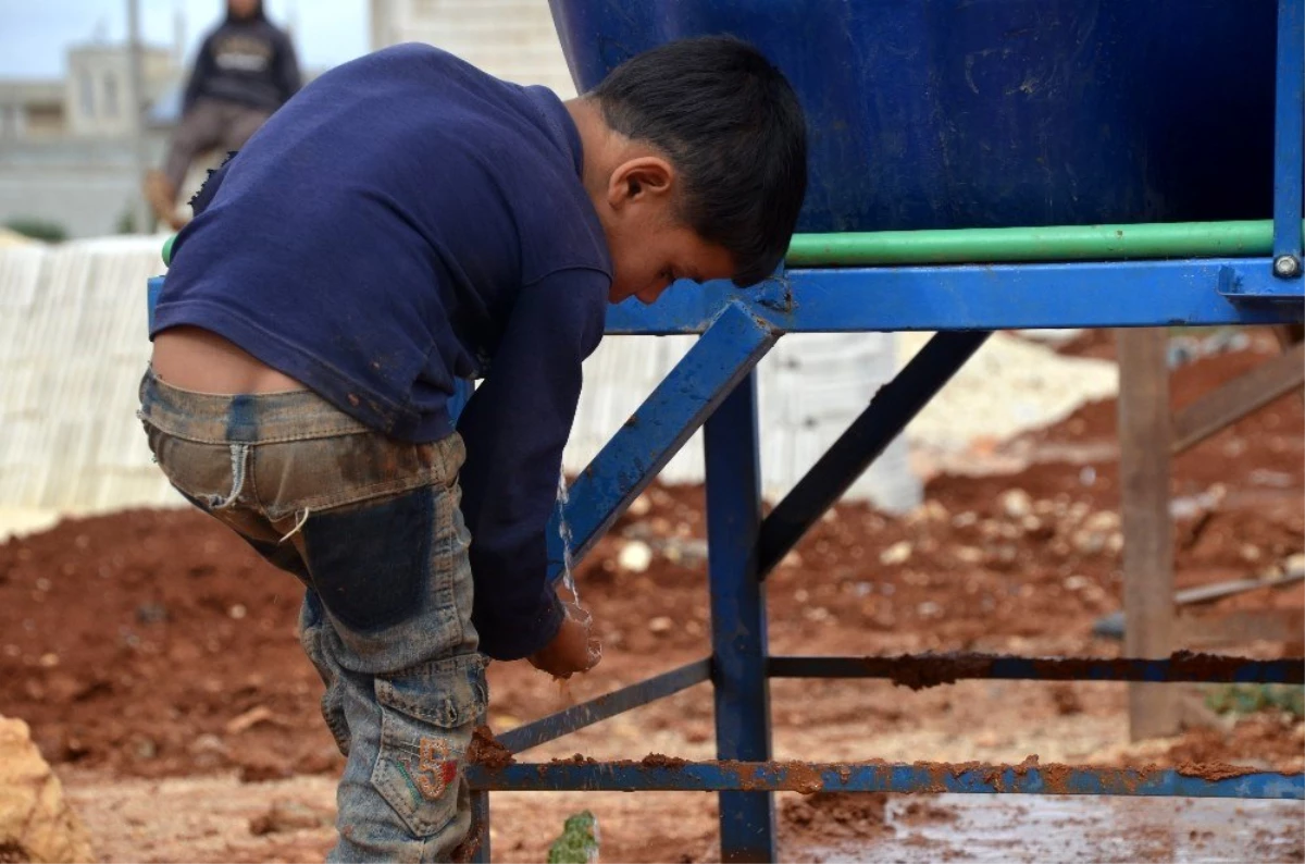 İdlib kırsalındaki kampları sel vurdu