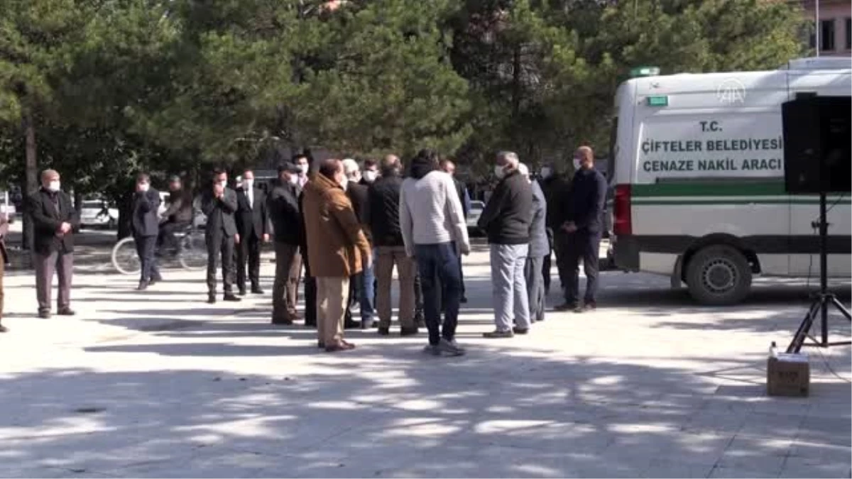 İzmir\'deki depremde hayatını kaybedenler son yolculuğuna uğurlanıyor