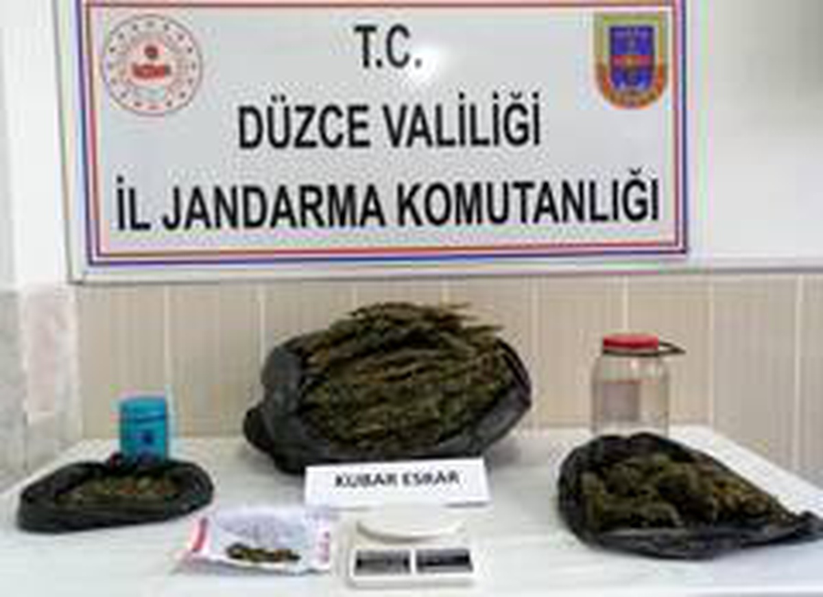 Jandarma ekipleri 4 kilo uyuşturucu yakaladı