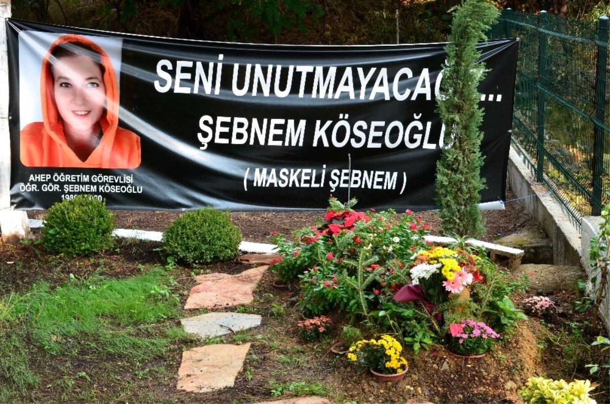 Kansere yenik düşen Şebnem Hoca unutulmadı